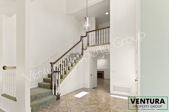 Building Photo - Spacious 4-Bed, 3-Bath Gem in Camarillo Heights