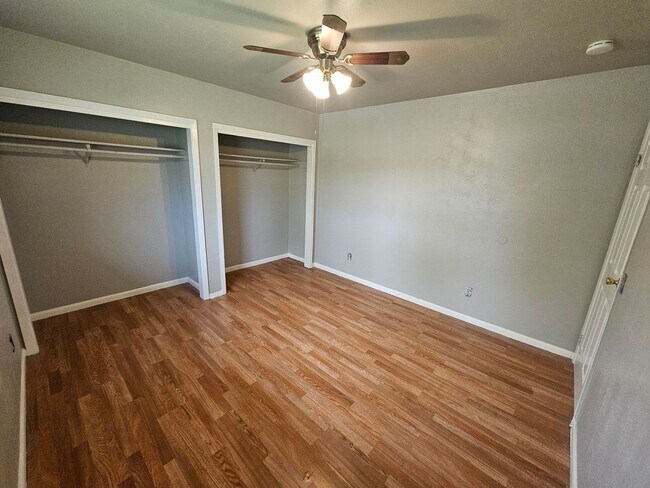 Building Photo - Duplex For Rent in Corning!