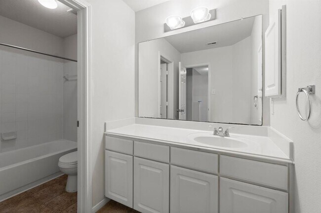 Building Photo - 2402 Lofty Falls Ct