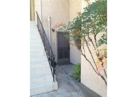 Building Photo - 1008 Las Lomas Dr