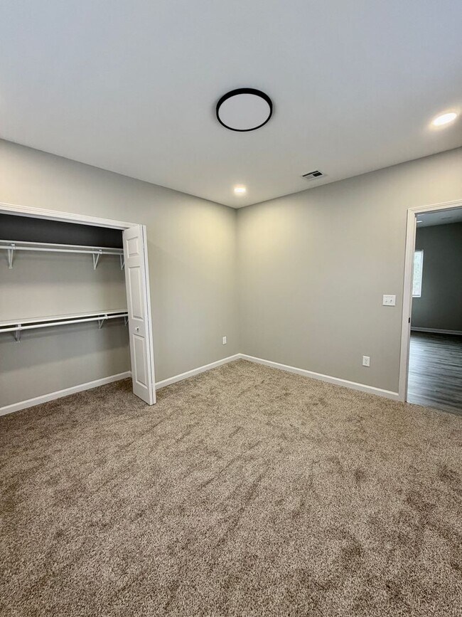 Building Photo - Central Wichita 2 Bedroom