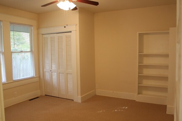 Building Photo - 909 W 30th St