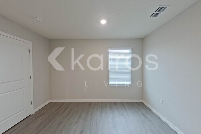 Building Photo - 8670 SW 43rd Ter