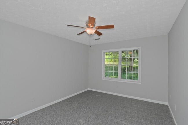 Building Photo - 213 Robin Ln