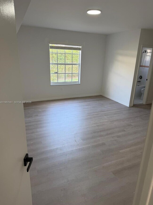 Building Photo - 4000 SW 16th Terrace