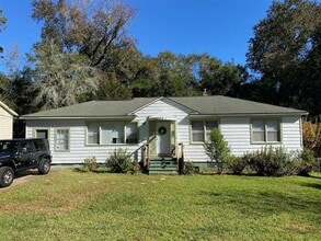 Building Photo - 4 bed 2 bath house,walk to the Stadium!! Available August 2026!