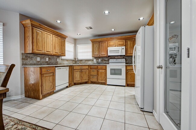 Building Photo - 4716 Stag Horn Dr