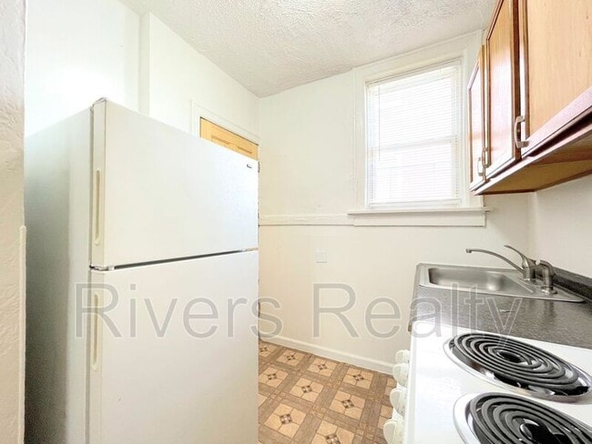 Building Photo - 3619 Hereford St