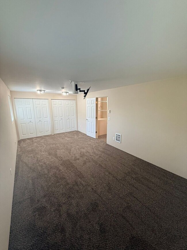 Building Photo - 870 Spurlock St