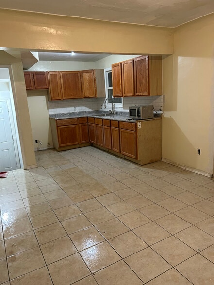 Building Photo - 8896 Prest St