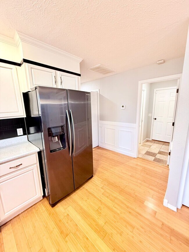 Building Photo - Bent Tree Subdivision - 4 BR - 2 Living Areas - 3 Car