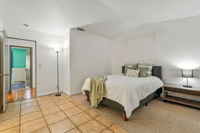 Building Photo - Single-Story 3 Bedroom Home in Quiet El Do...