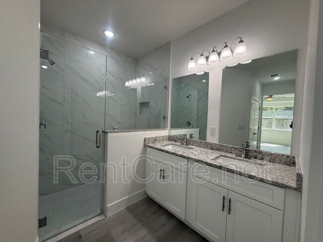 Building Photo - 10034 N Darwin Way