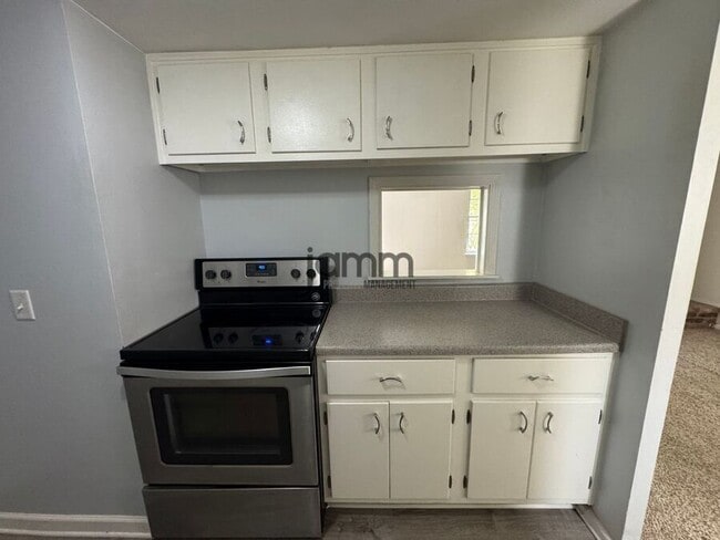 Building Photo - 7025 Carriage Hill Dr