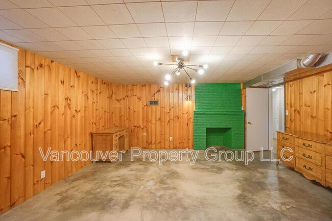 Building Photo - 8709 NE 63rd St