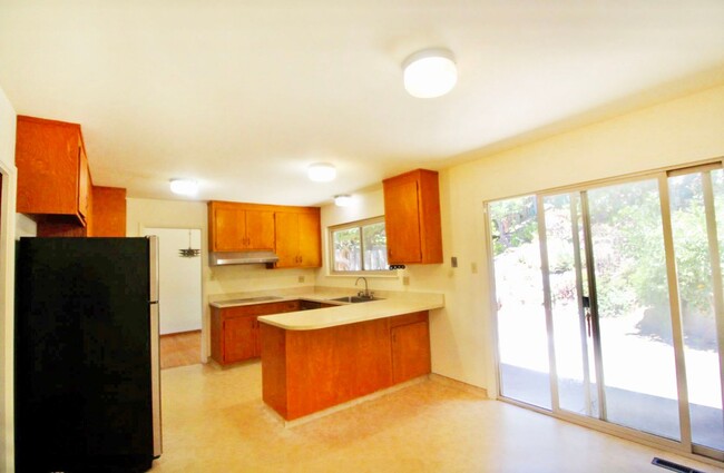 Building Photo - Sunny 3bed/2.5 bath + office space in Mont...