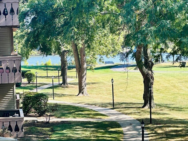 Building Photo - 17 Parkside Ct