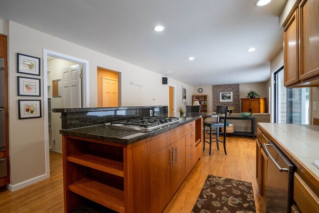 Building Photo - 3Bd/2.5Ba Sammamish House