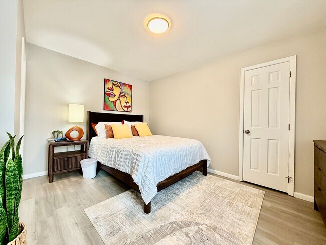 Building Photo - Cozy Two Bedroom Apartment in the City Center