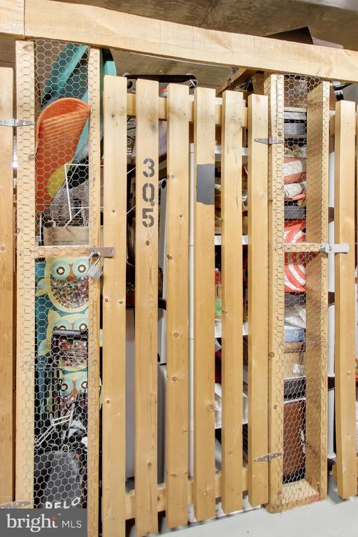 Building Photo - 1101 S Arlington Ridge Rd