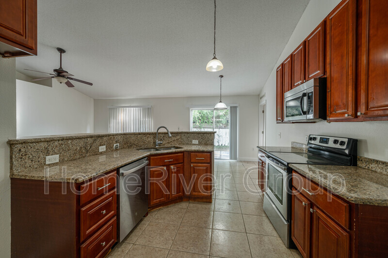 Building Photo - 718 Swan Way