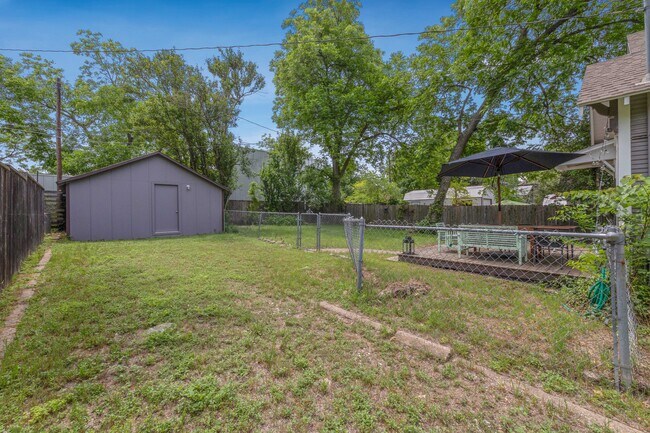 Building Photo - 4805 Avenue F