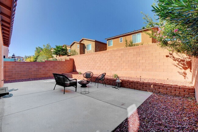 Building Photo - WONDERFUL 3 BEDROOM HOME IN THE SOUTHWEST!