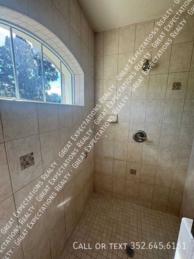 Building Photo - 5303 SW 88 Pl