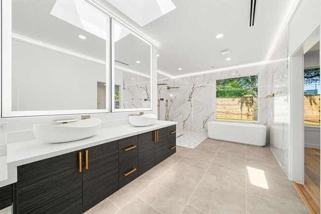 Building Photo - 2506 Briarbrook Dr