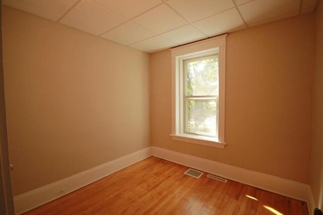 Building Photo - 322 3rd Ave S