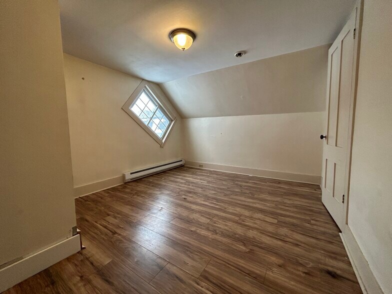 Office/Bonus Room 2 - 29 Cross St