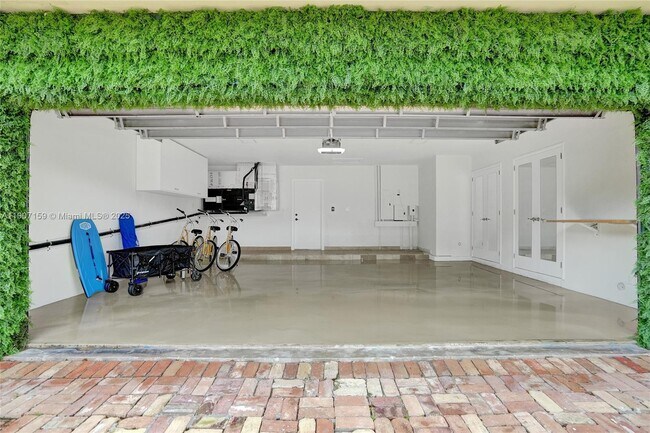 Building Photo - 2035 NE 31st Ave