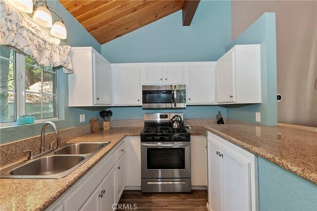 Building Photo - 22365 Pine Dr