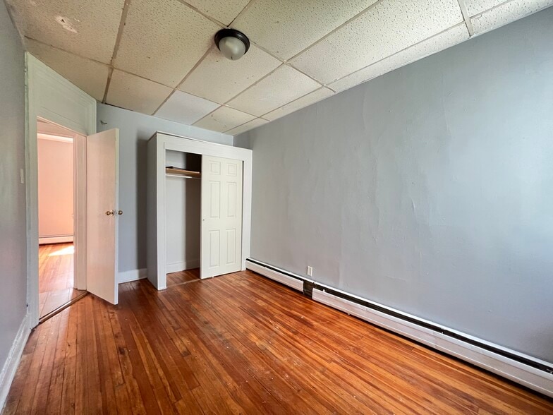 Building Photo - 68 Stegman St