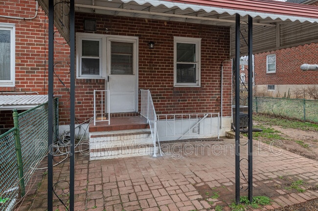 Building Photo - 1237 Delbert Ave