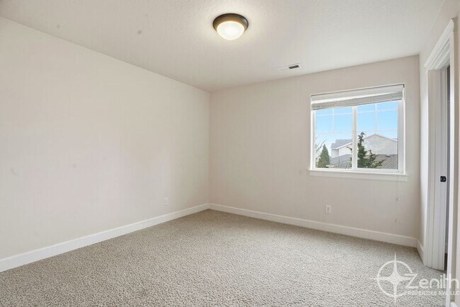 Building Photo - 15205 NE 102nd Way