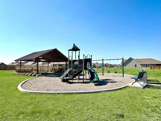 Building Photo - 331 N Richland Dr