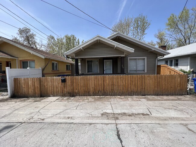 Building Photo - 964 James Ct