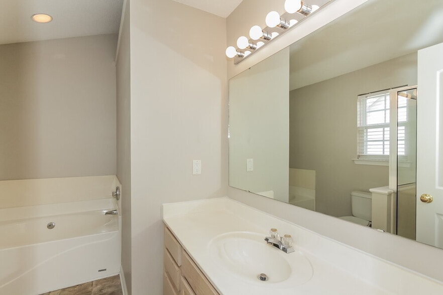 Building Photo - 6123 Goldenfield Dr