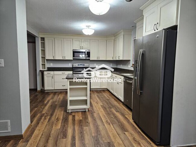 Building Photo - Ankeny 2 Story Available Soon!