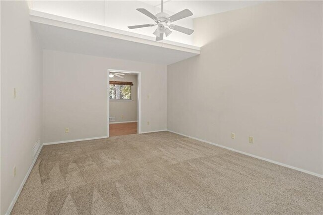 Building Photo - 705 Edgewater Trail