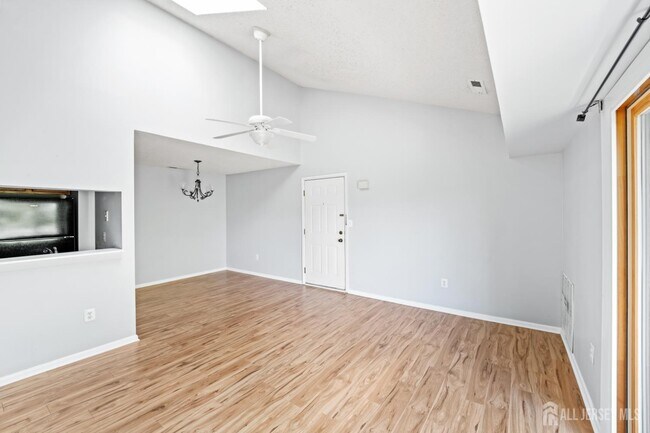 Building Photo - 307 Ravens Crest Dr