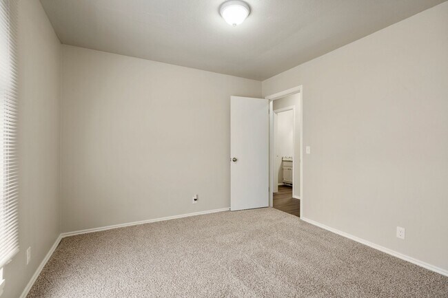 Building Photo - Updated 3 Bed 2 bath with 2 car garage!