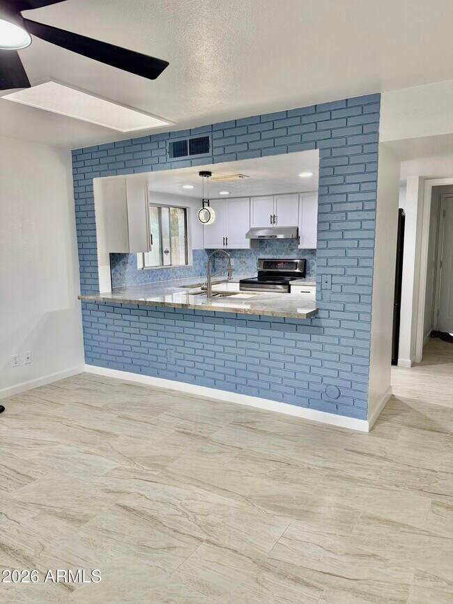 Building Photo - 5817 W Tierra Buena Ln