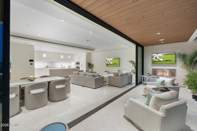 Building Photo - 6587 N Palmeraie Blvd