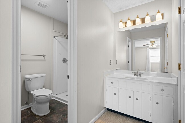 Building Photo - Pet Friendly Three Bedroom in Sango!