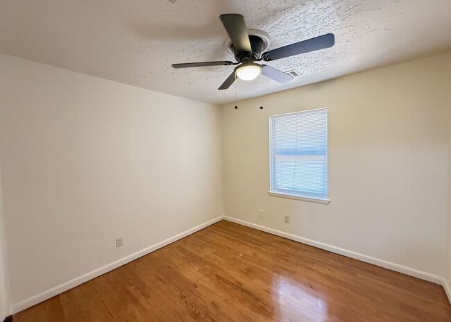 Building Photo - 10416 Ridgeview Dr