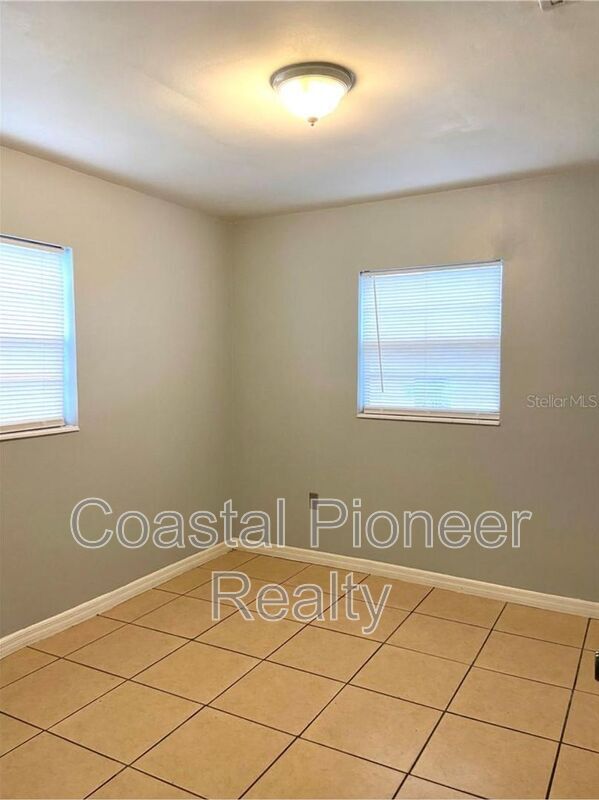 Building Photo - 9502 N 11th St