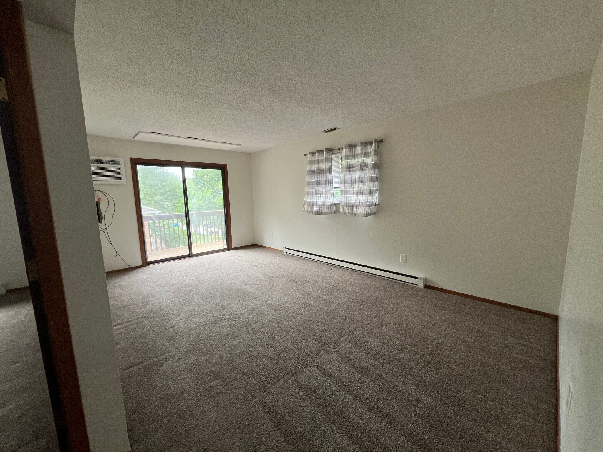 Living room with balcony - 1588 Jones Dr
