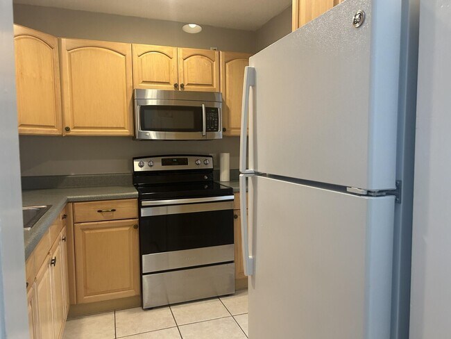 Building Photo - 10693 N Military Trl